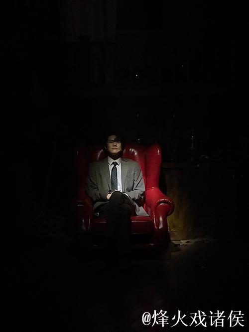 安静中博弈 黑暗中“追光” 安静中博弈 黑暗中“追光”