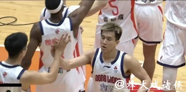 郭艾伦9分4失误背后，杜锋的战术本上，只写着一行字